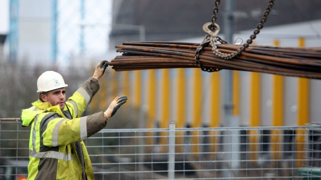 German unions demand wage hike for public workers