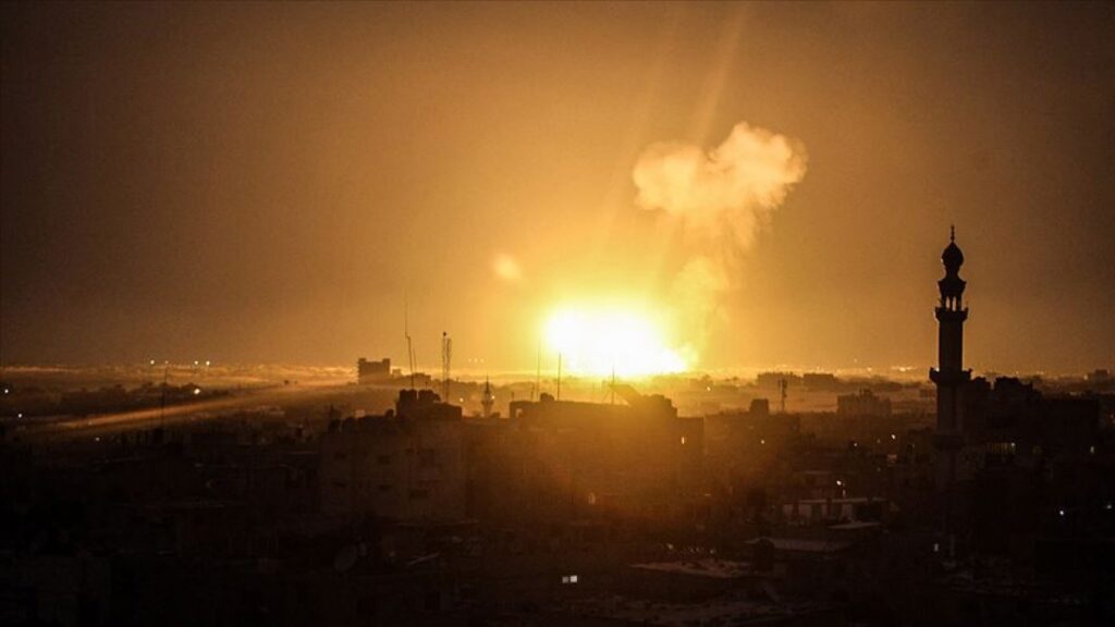 Israeli army attacks Gaza Strip with artillery fire