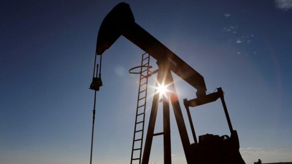 Oil prices continue to fall after losing demand